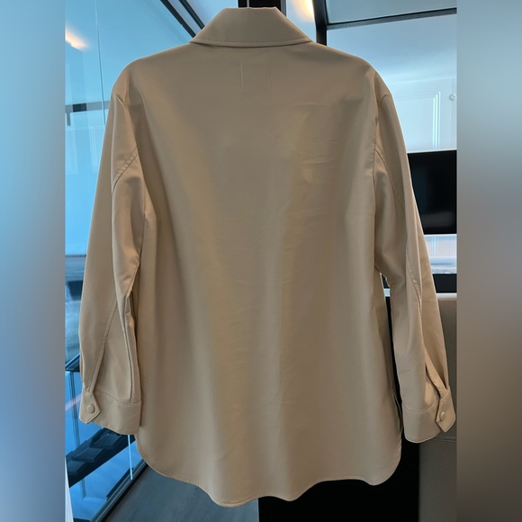 ZARA FAUX LEATHER OVERSIZED
SHIRT
ECRU - REF. 3811/240 size M - Picture 3 of 4